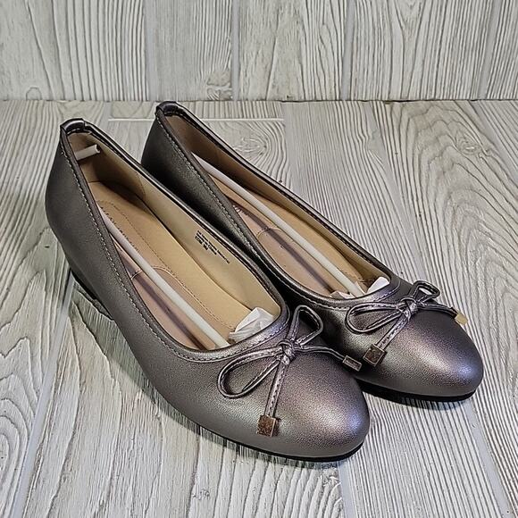 Salon Studio Slip On Metallic Wedge Shoes With Bow Womens Size 9 NEW - Picture 9 of 14